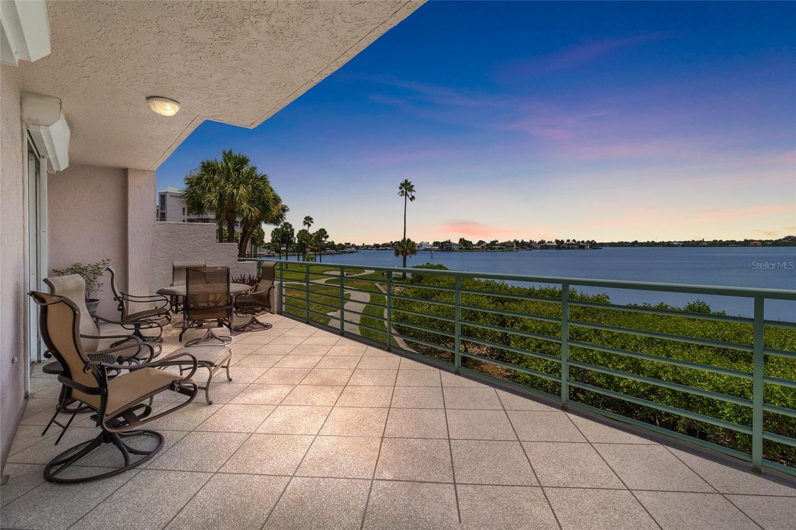 CORAL POINTE - Residential