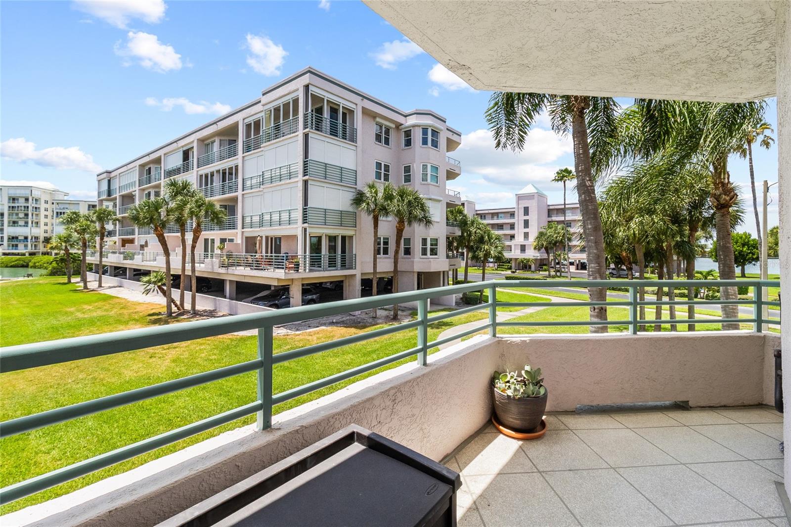 CORAL POINTE - Residential