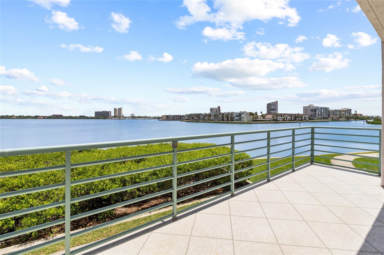 CORAL POINTE - Residential