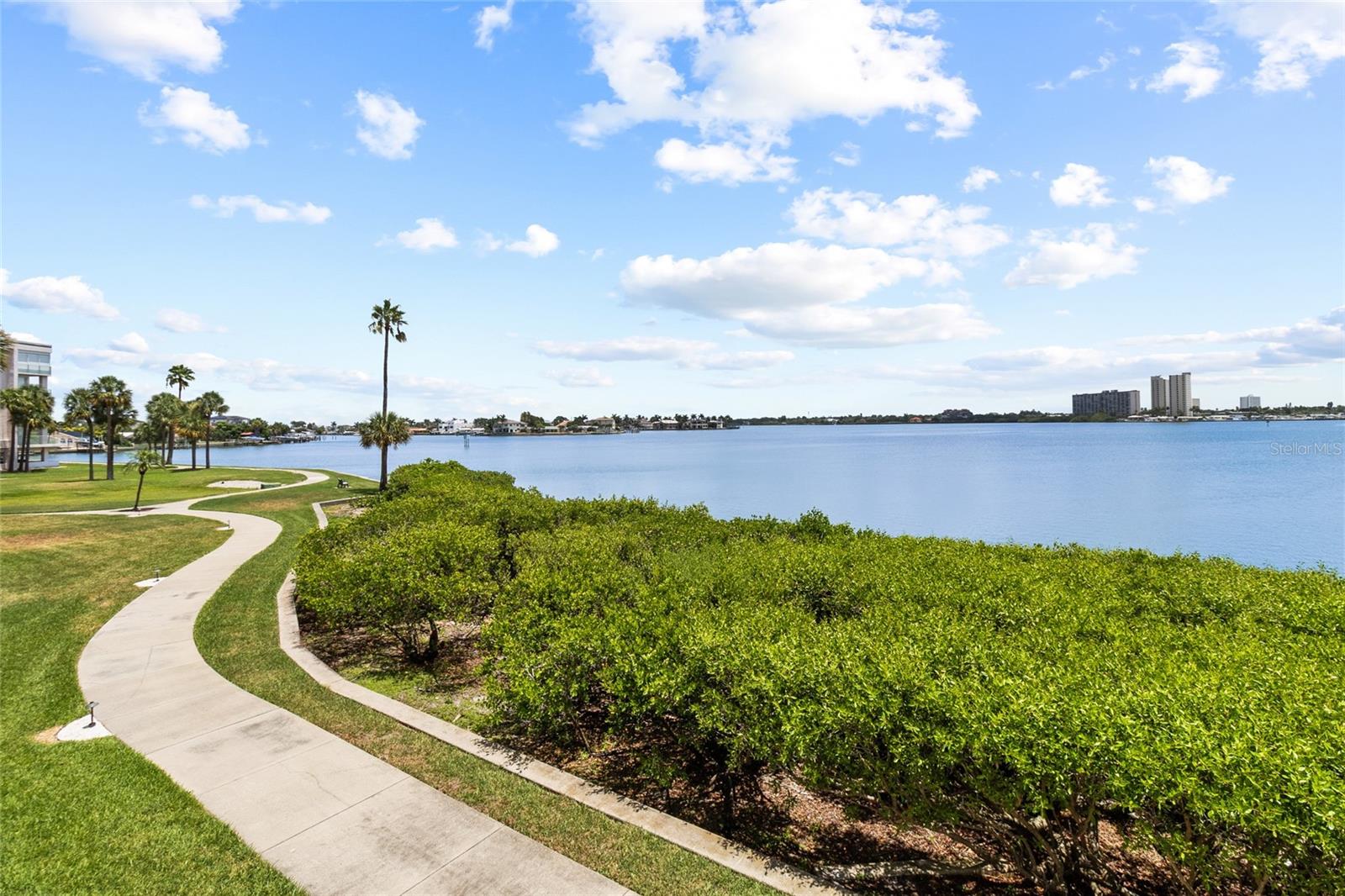 CORAL POINTE - Residential