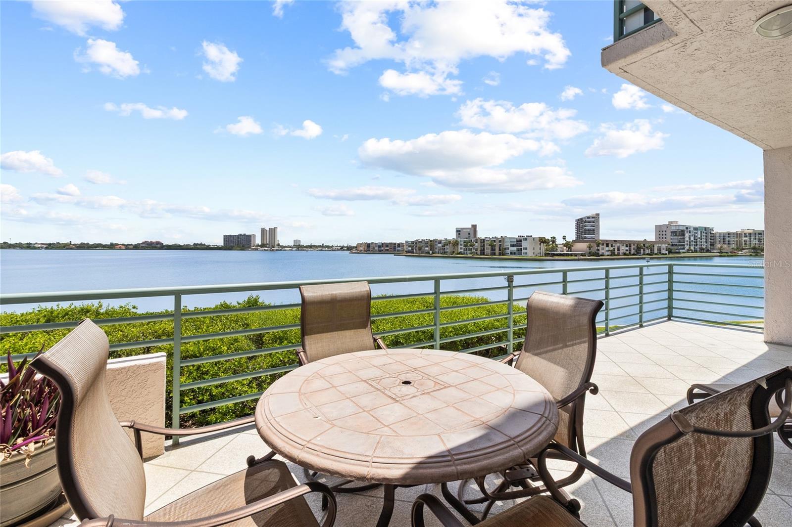 CORAL POINTE - Residential