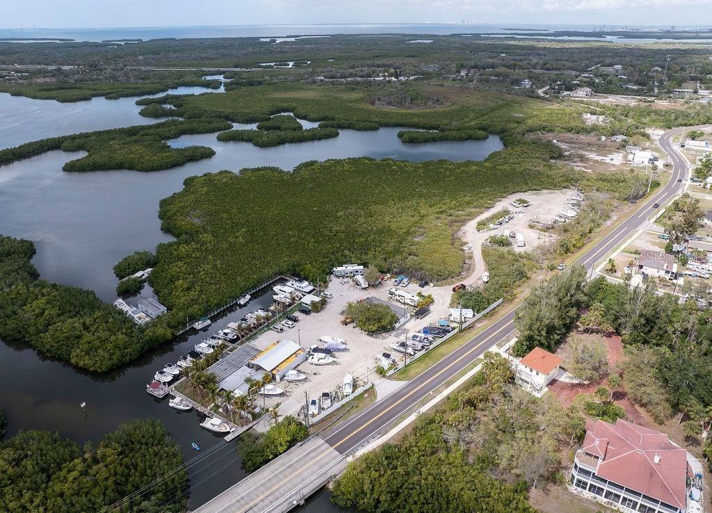 EAST TERRA CEIA - Commercial Sale