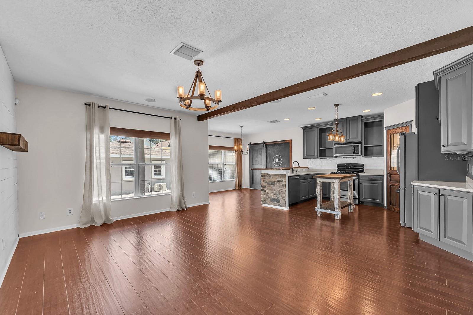 FISHHAWK RANCH TOWNCENTER PHAS - Residential