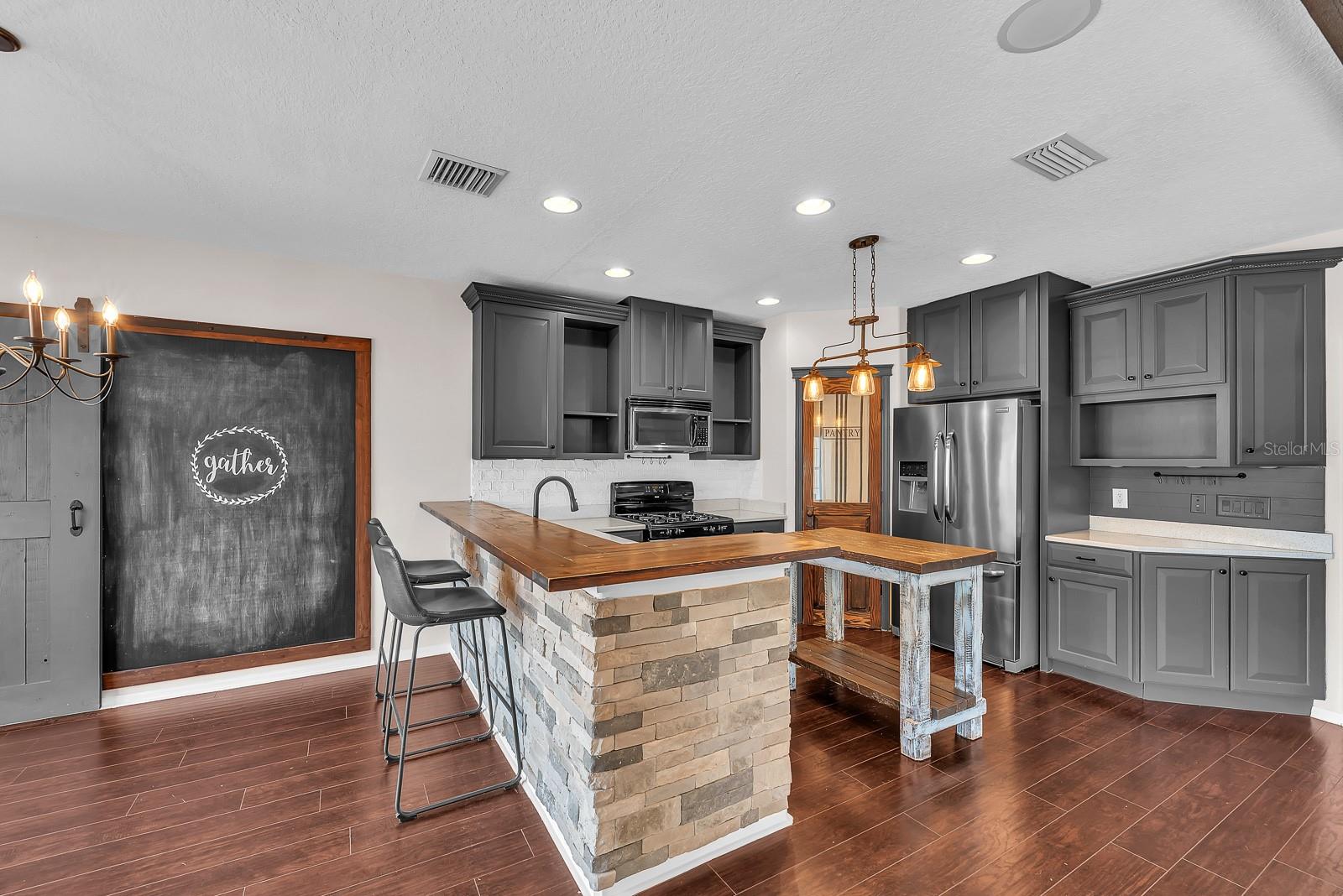 FISHHAWK RANCH TOWNCENTER PHAS - Residential
