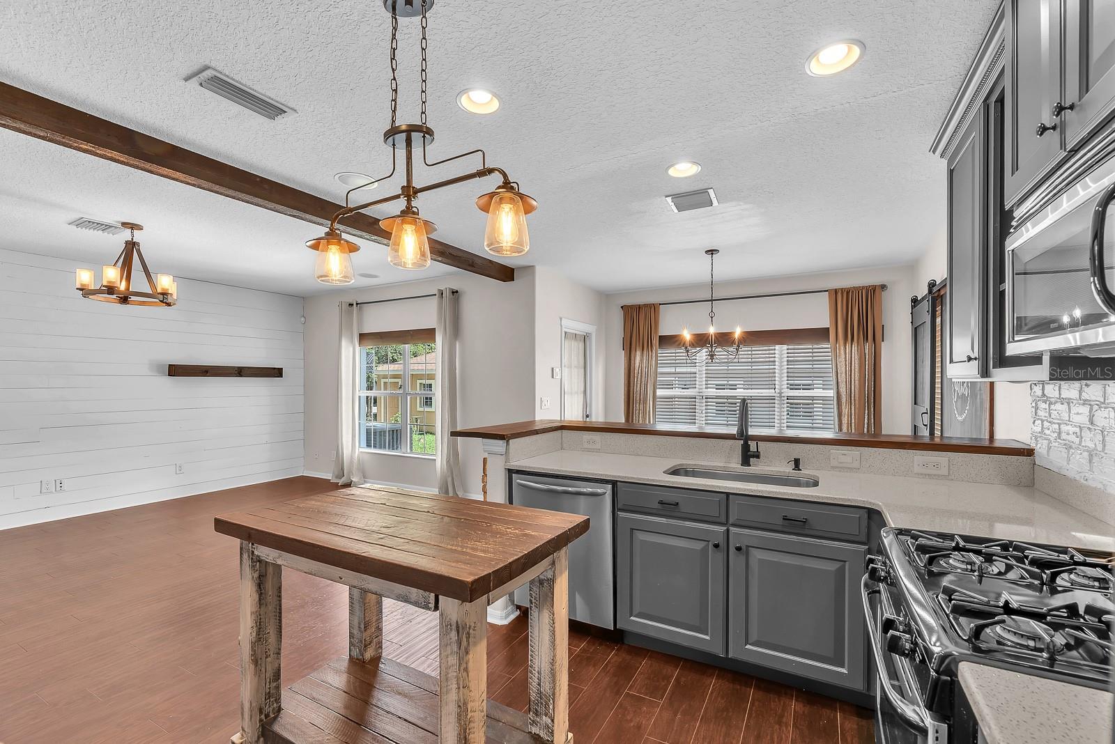 FISHHAWK RANCH TOWNCENTER PHAS - Residential