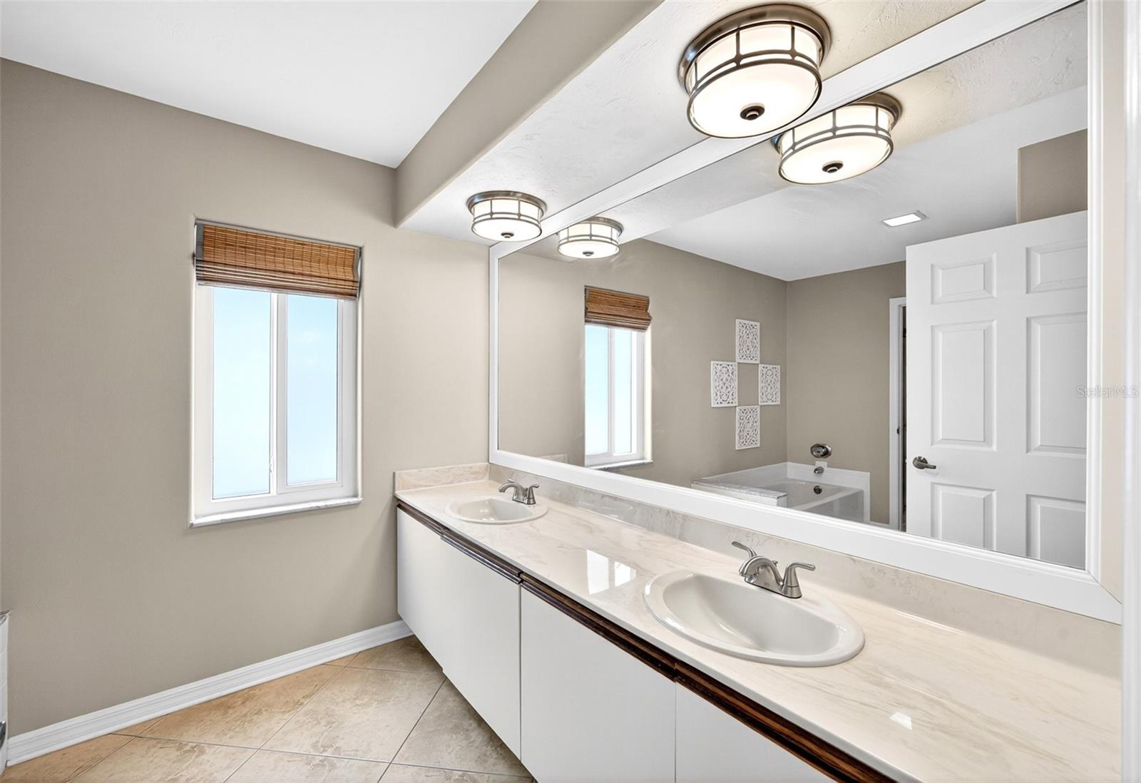 7 LAKES CONDO 01 - Residential