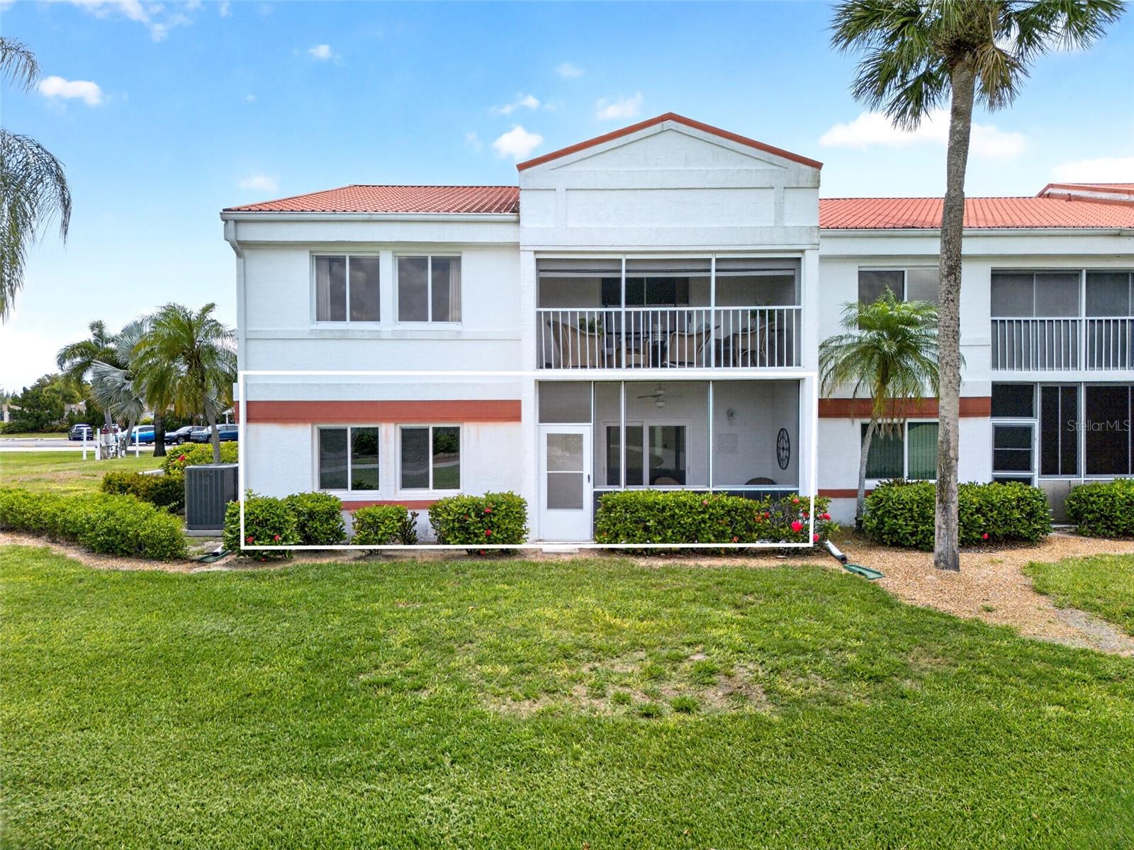 7 LAKES CONDO 01 - Residential
