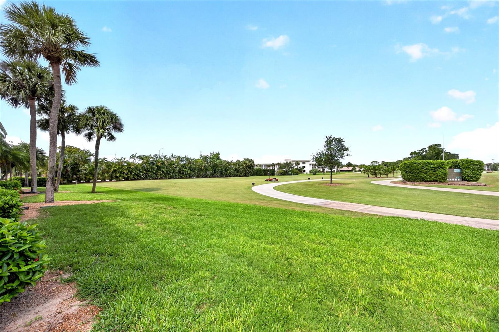 7 LAKES CONDO 01 - Residential
