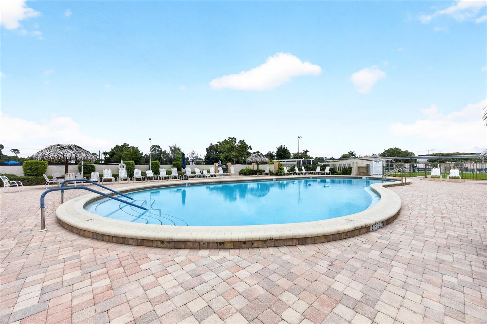 7 LAKES CONDO 01 - Residential