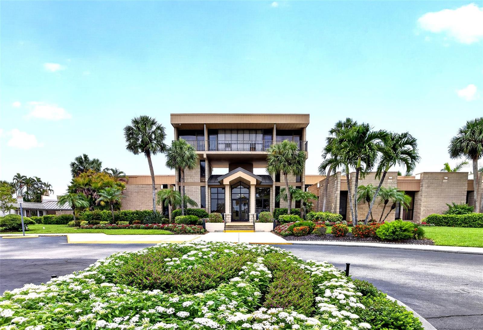 7 LAKES CONDO 01 - Residential