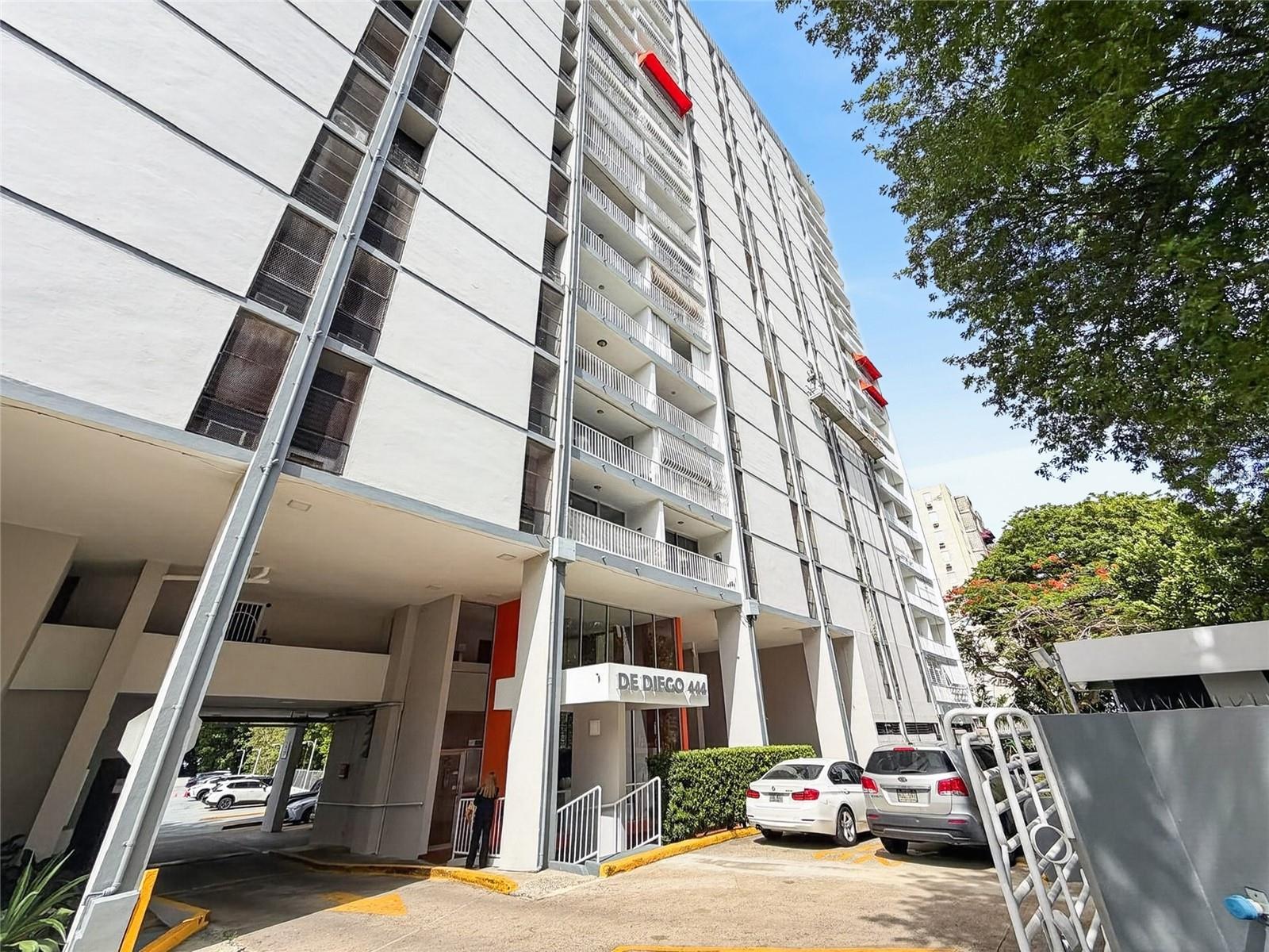 Discover this comfortable apartment located at De Diego 444, ideally situated just steps from the hospital with easy access to essential services and major roads.
The property features 3 bedrooms, 2 fully remodeled bathrooms, a kitchen equipped with included appliances, and parking. Its functional layout provides comfortable living spaces ready for its next resident.
Monthly rent is $1,600, and one small pet is allowed.
An excellent option for those seeking comfort, accessibility, and a central location. Move-in ready!