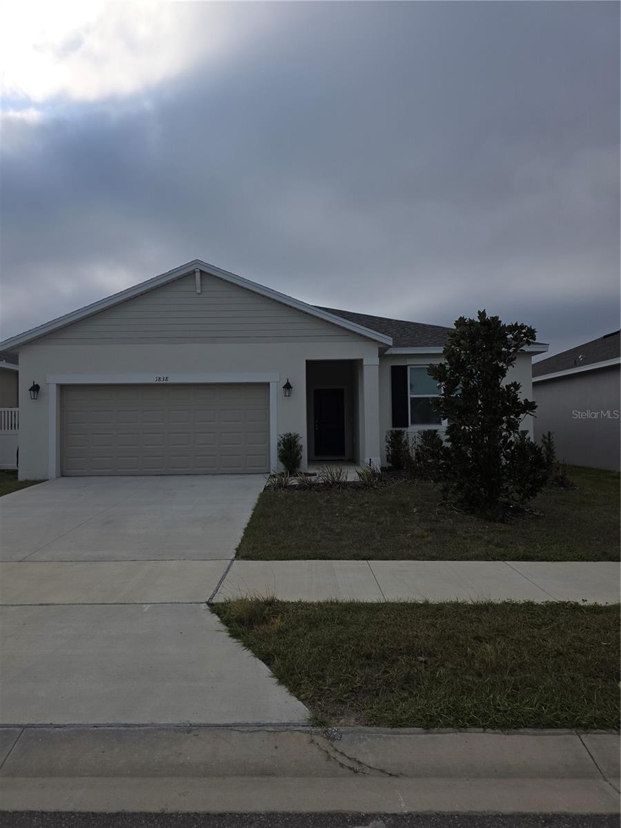 SUNSET LAKES - Residential