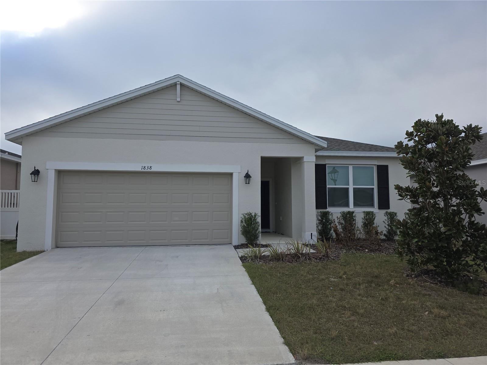 SUNSET LAKES - Residential