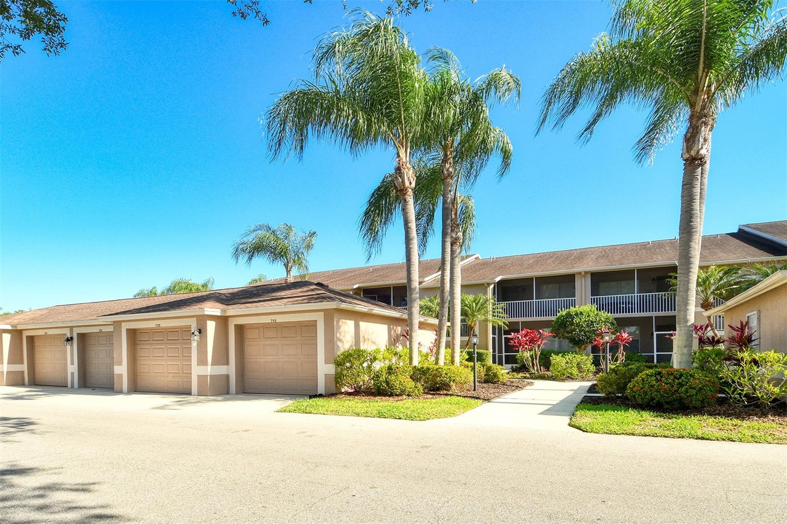 HERITAGE OAKS GOLF & COUNTRY CLUB - Residential