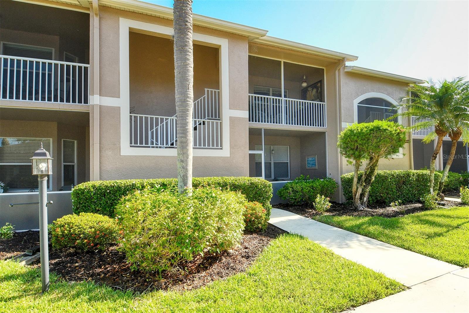 HERITAGE OAKS GOLF & COUNTRY CLUB - Residential