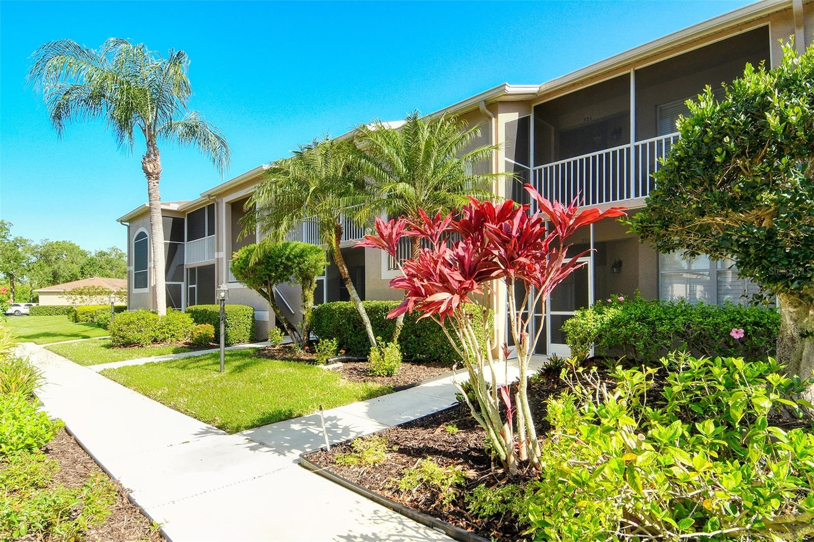 HERITAGE OAKS GOLF & COUNTRY CLUB - Residential