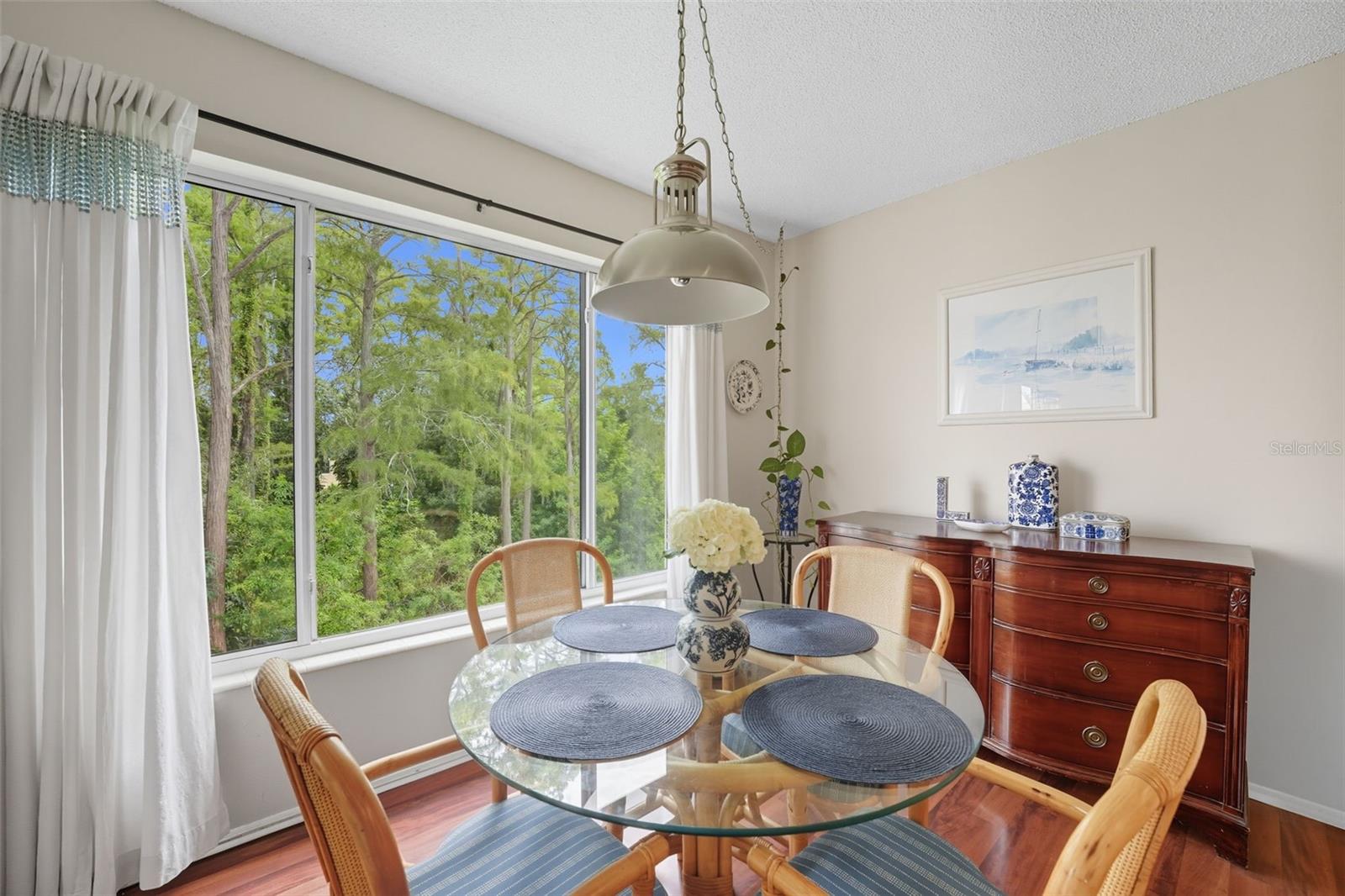 ON TOP OF THE WORLD - Residential