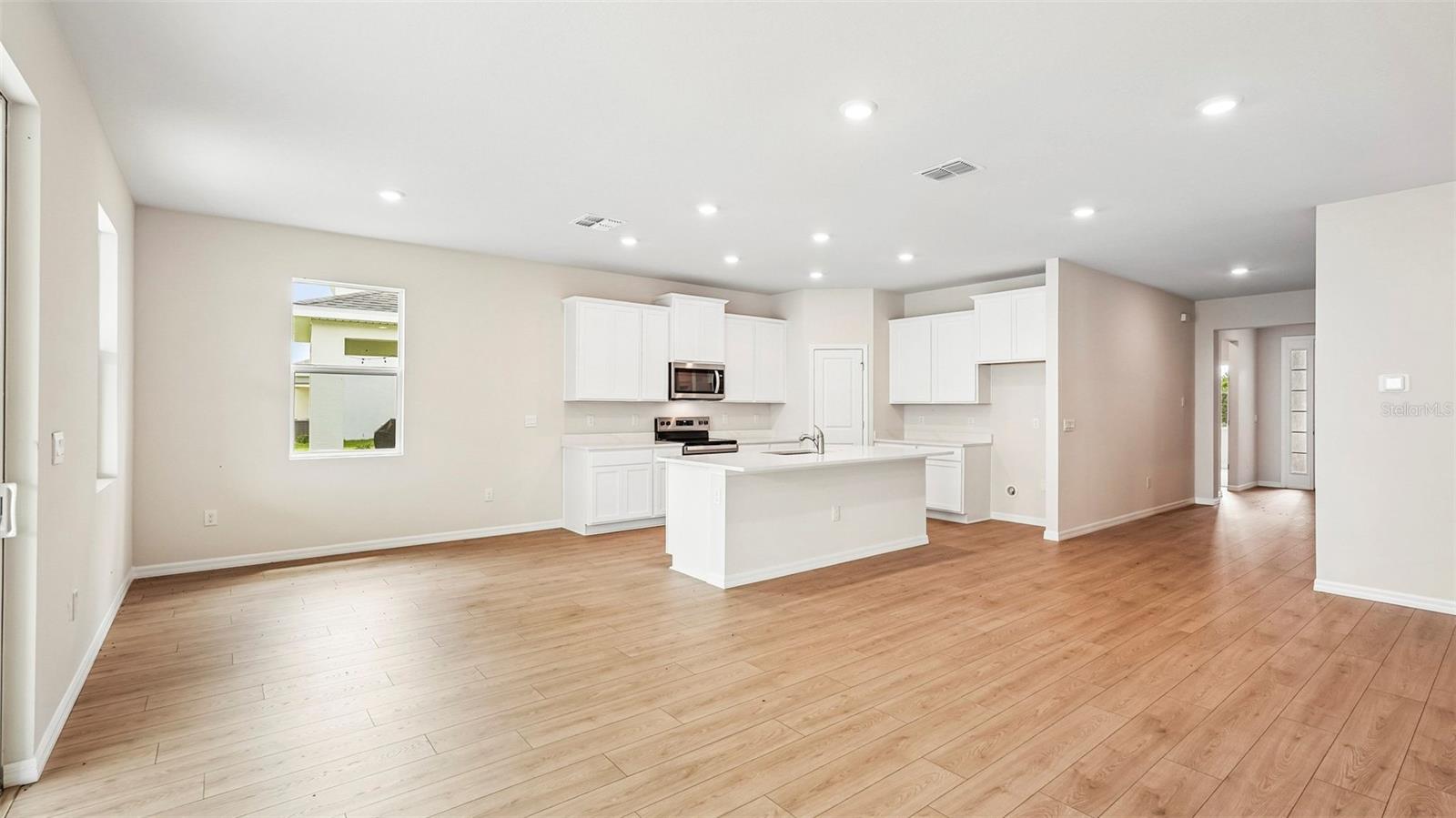 BELLA LAGO - Residential