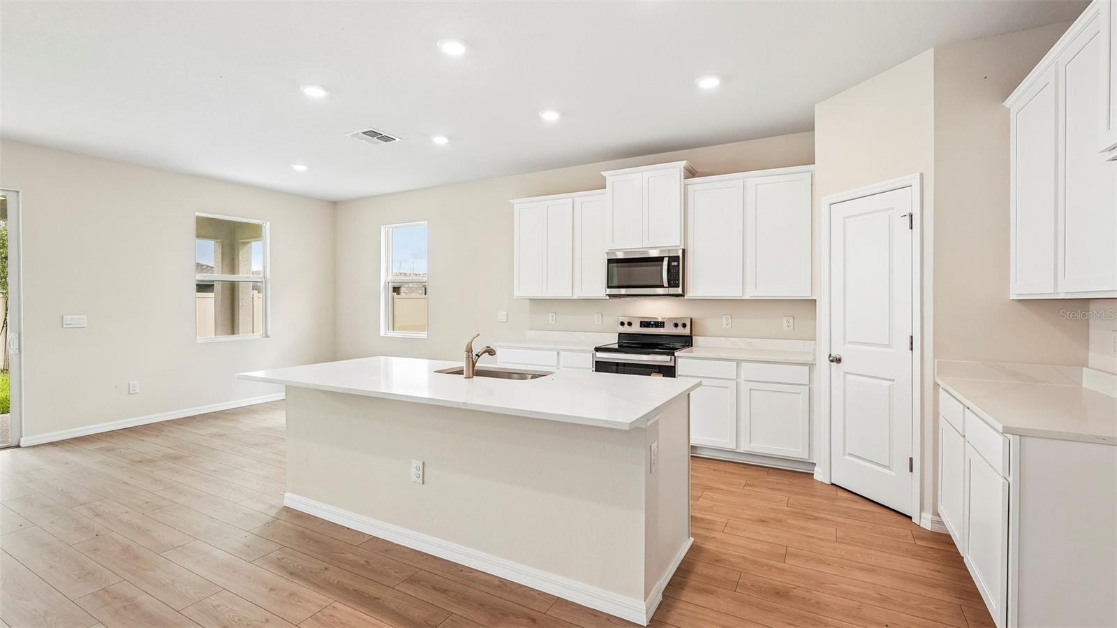 BELLA LAGO - Residential