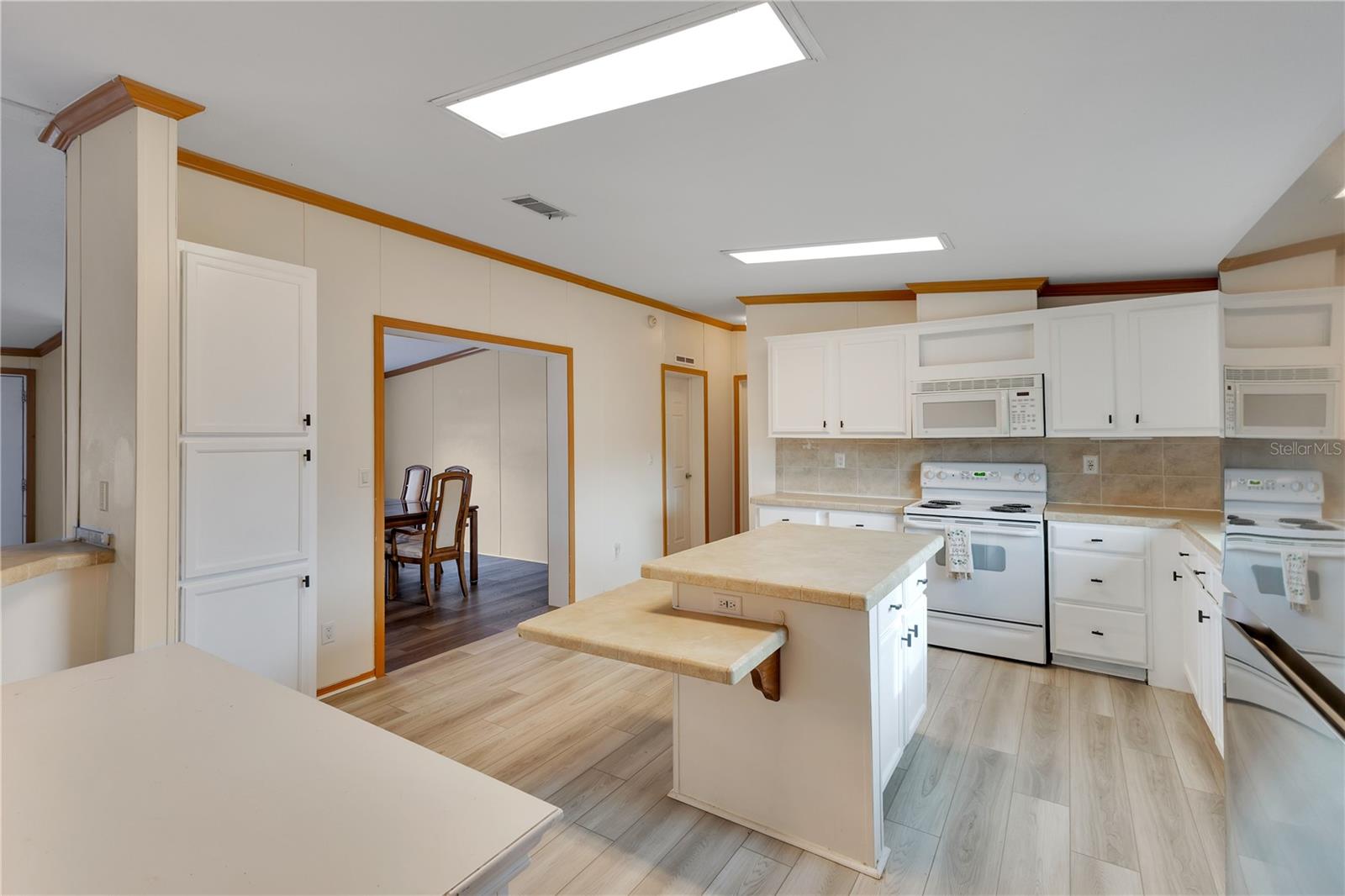 LAKE MARIAN SHORES - Residential