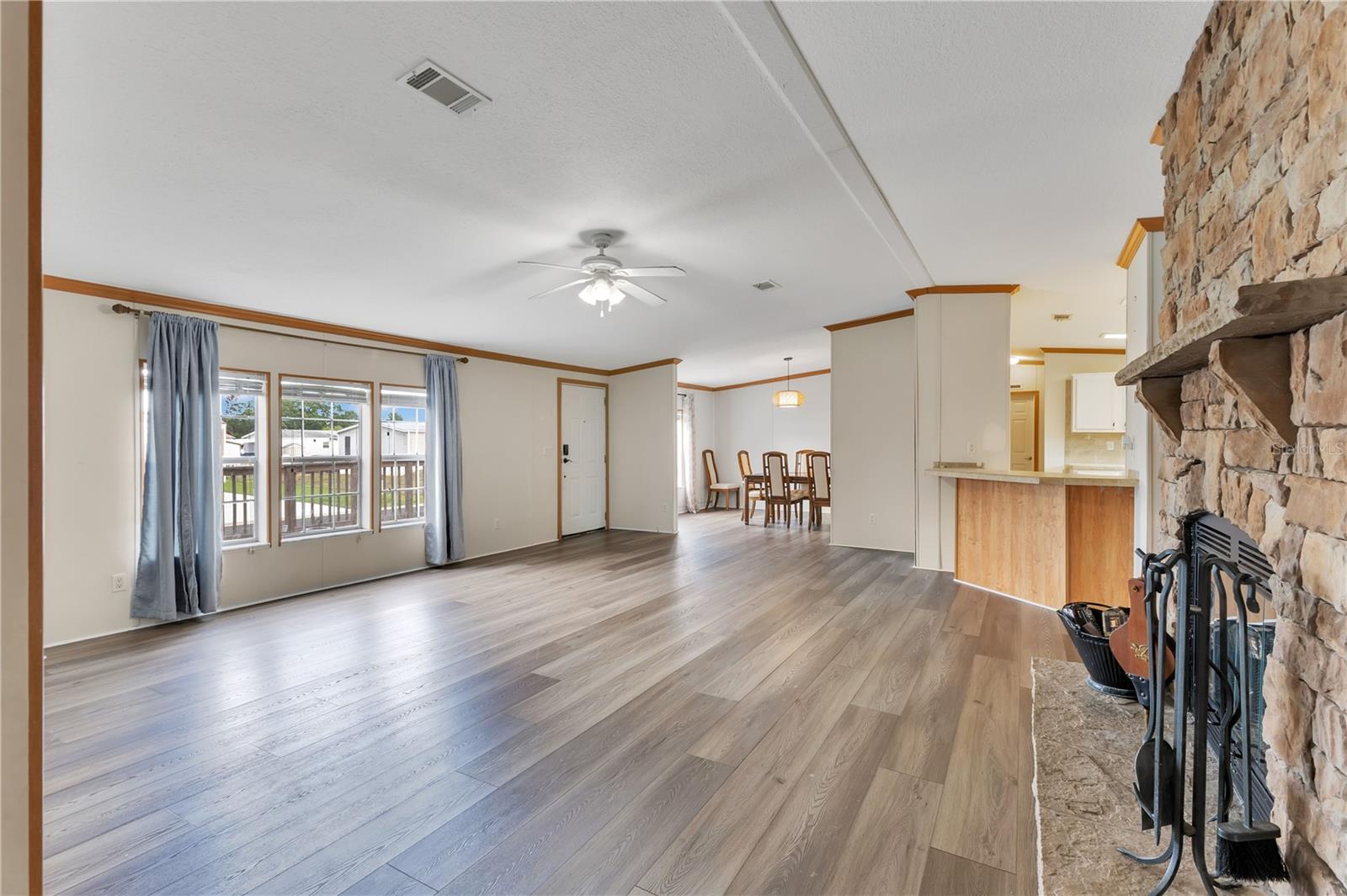 LAKE MARIAN SHORES - Residential