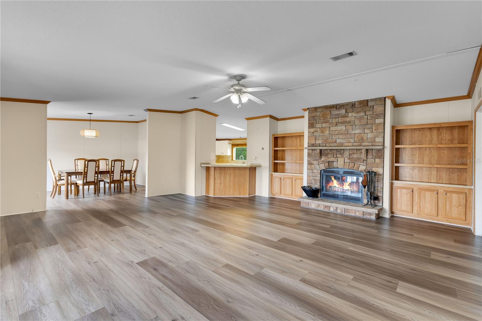 LAKE MARIAN SHORES - Residential