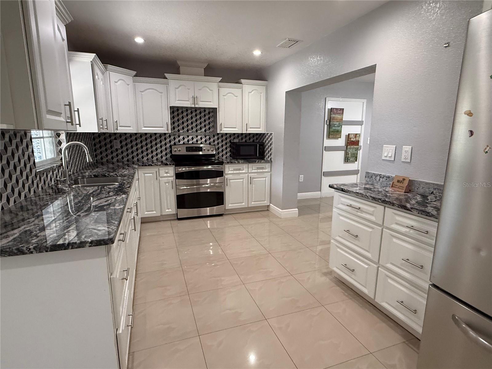 LAKE VIEW PARK SUB - Residential Lease