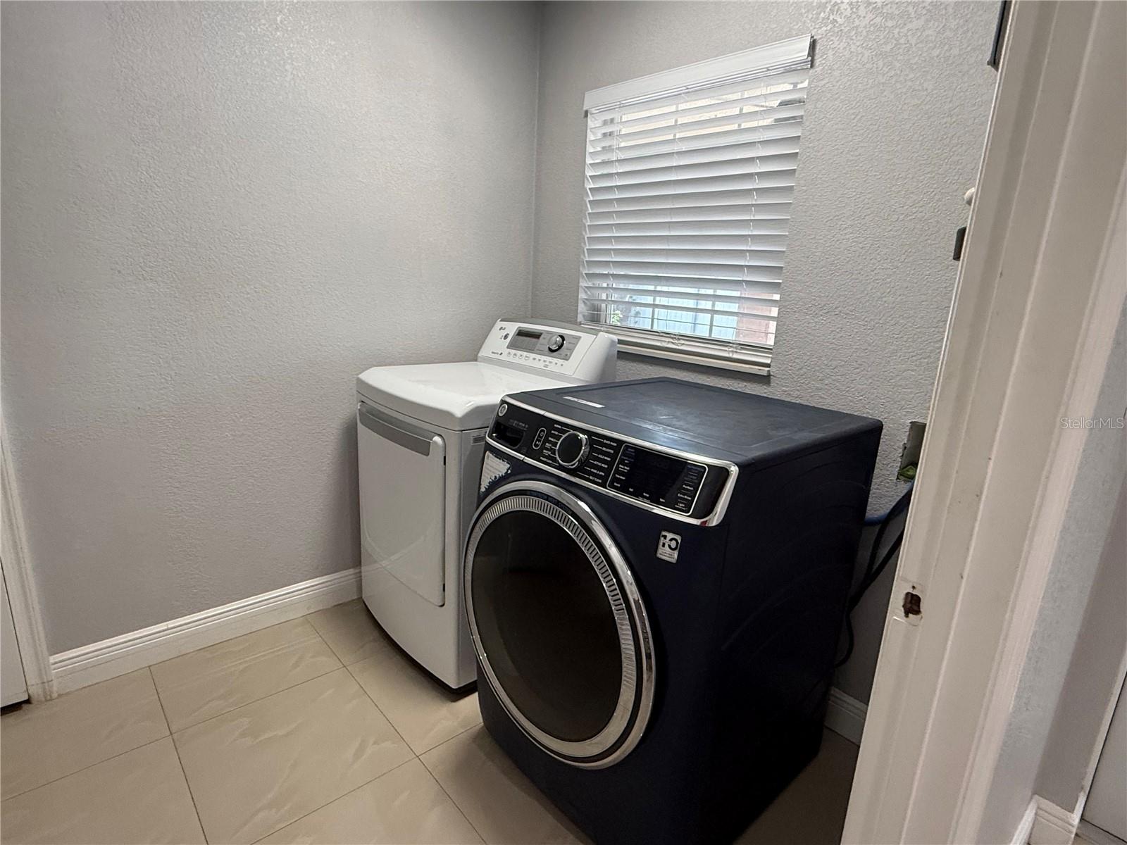 LAKE VIEW PARK SUB - Residential Lease