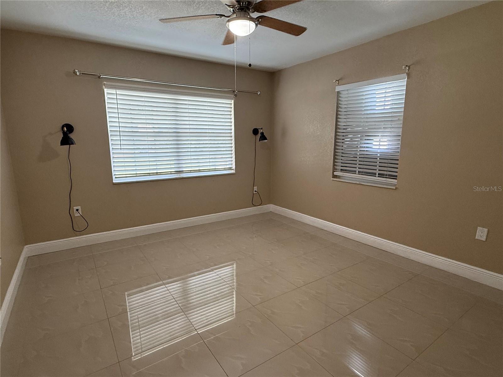 LAKE VIEW PARK SUB - Residential Lease
