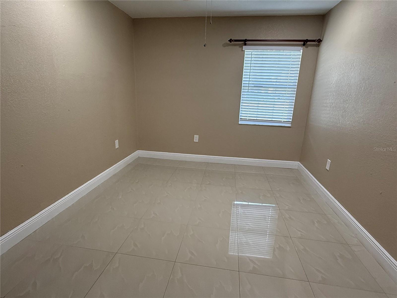 LAKE VIEW PARK SUB - Residential Lease