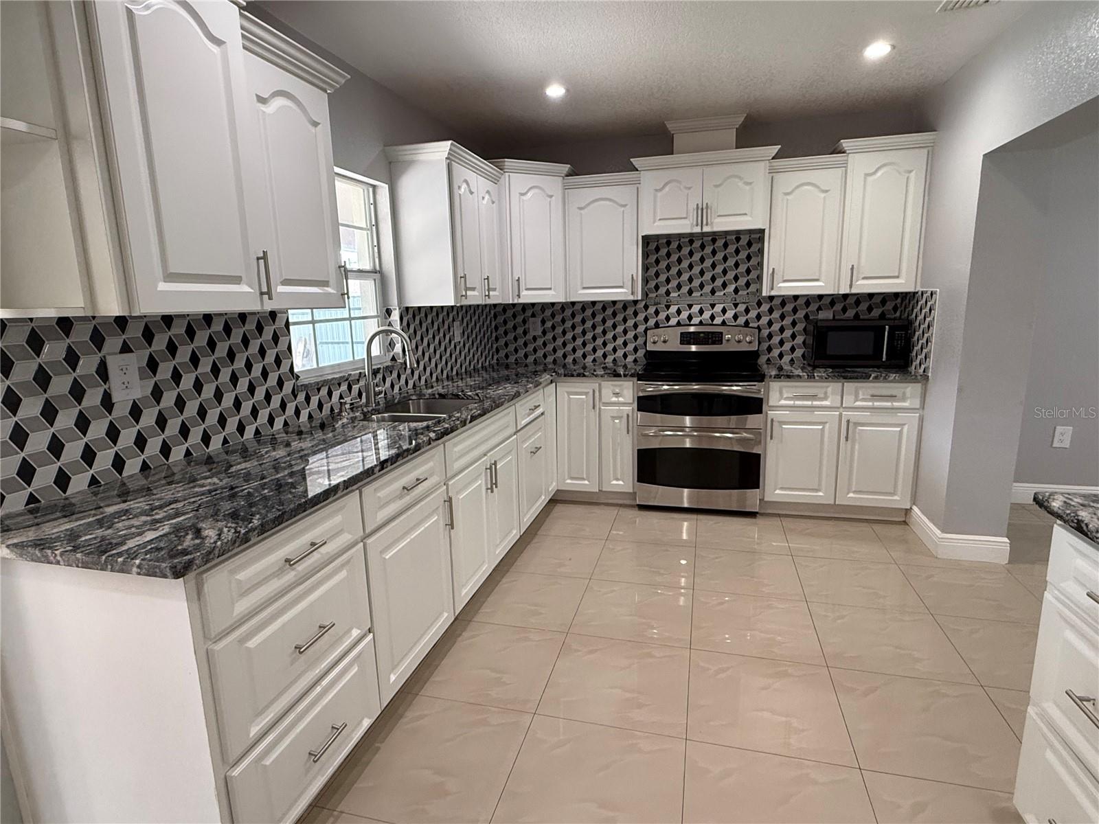 LAKE VIEW PARK SUB - Residential Lease
