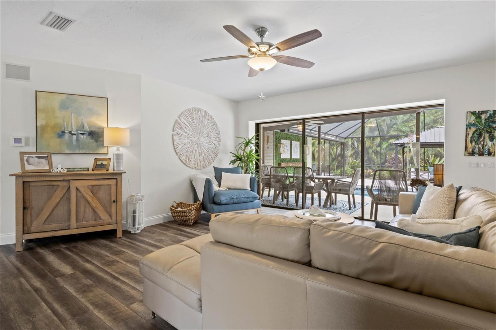 COUNTRY PLACE - Residential