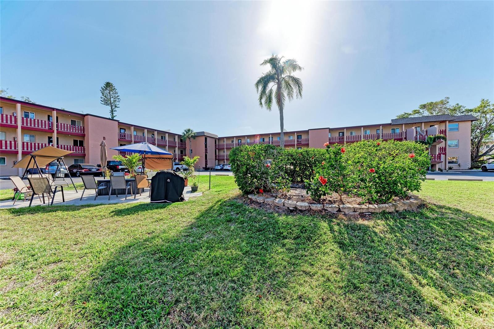 BAYSHORE ON THE LAKE APTS SEC 1 - Residential