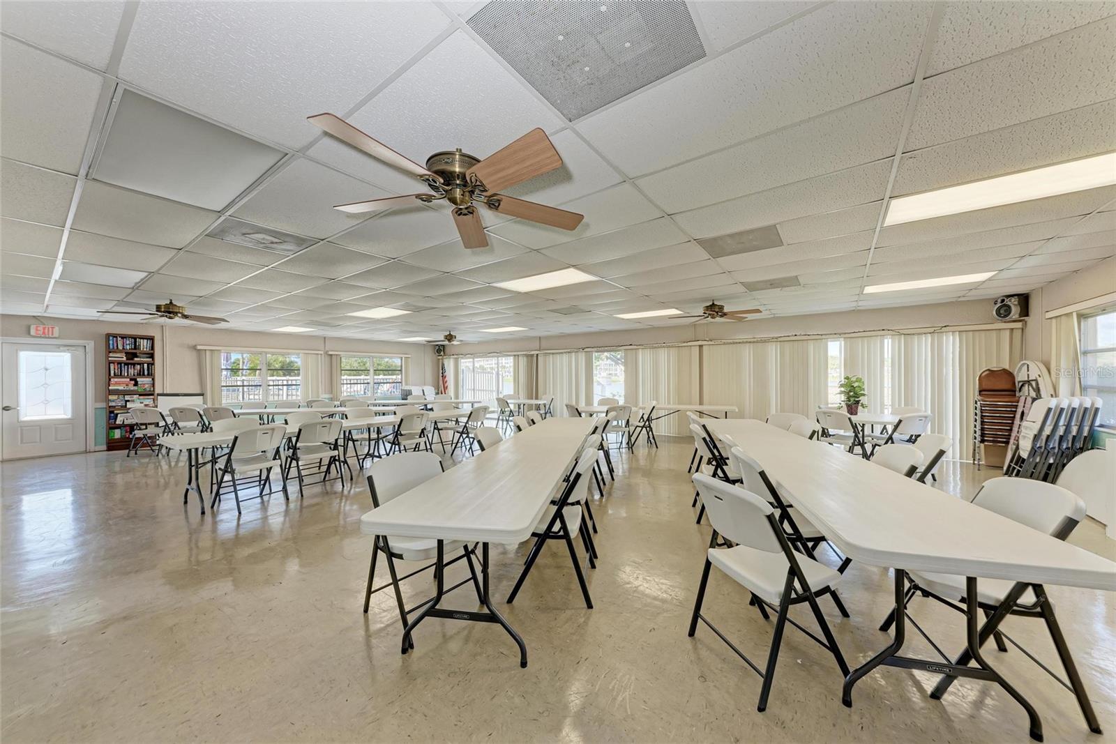 BAYSHORE ON THE LAKE APTS SEC 1 - Residential
