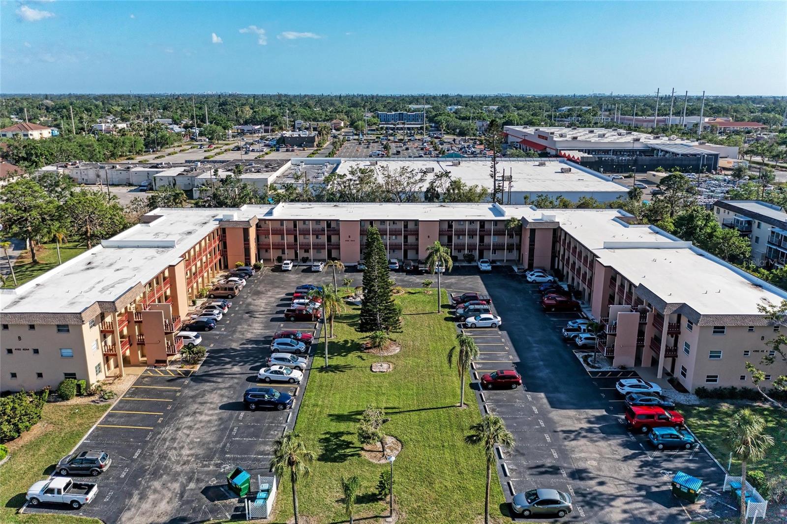 BAYSHORE ON THE LAKE APTS SEC 1 - Residential