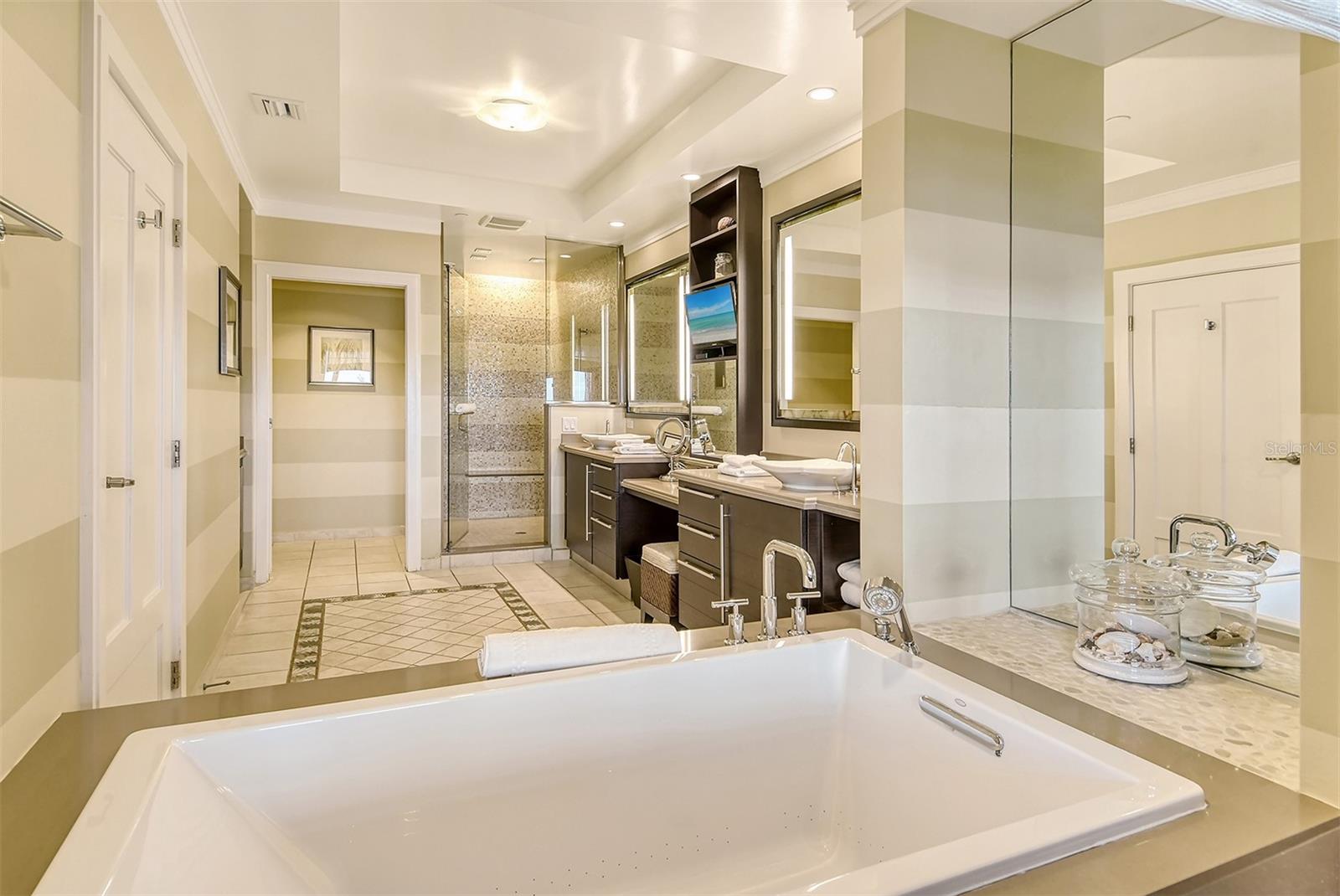 SIESTA KEY BEACH RESIDENCES - Residential