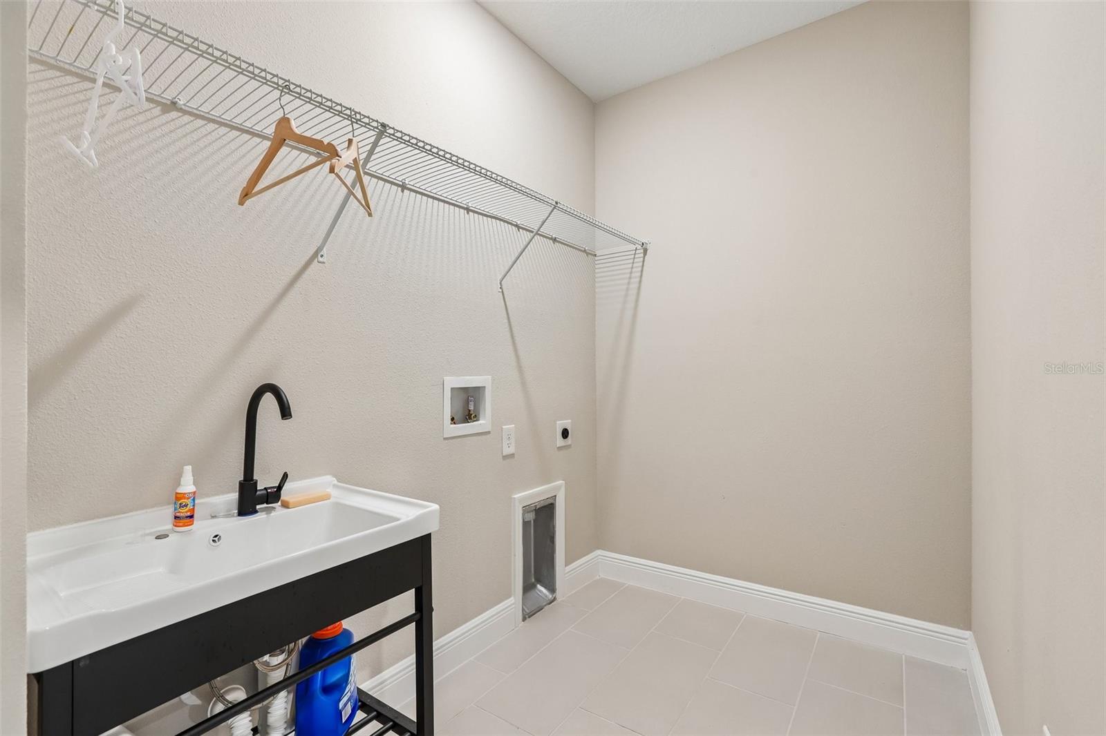 MANGROVE MANOR PH 2 - Residential