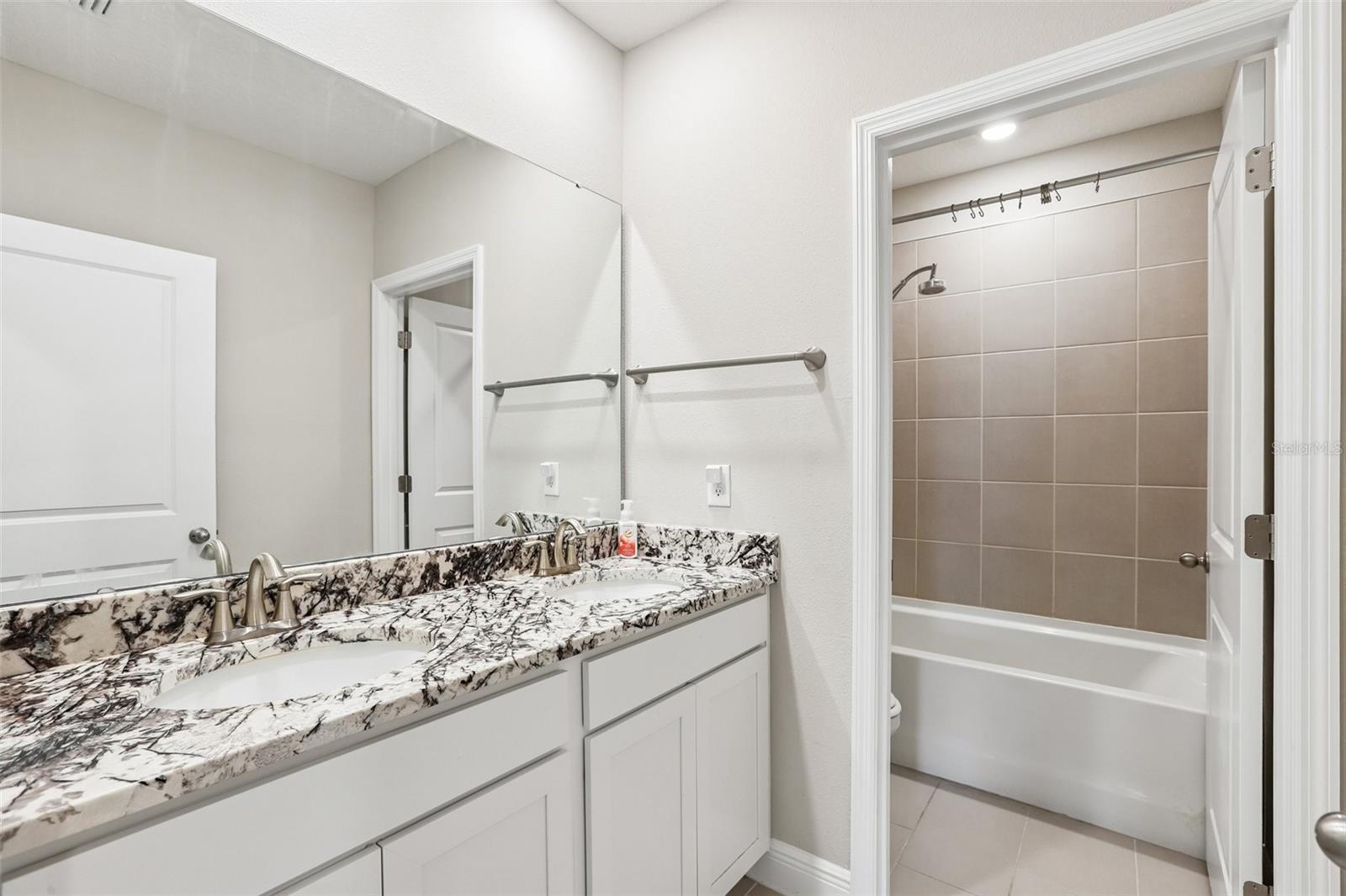 MANGROVE MANOR PH 2 - Residential