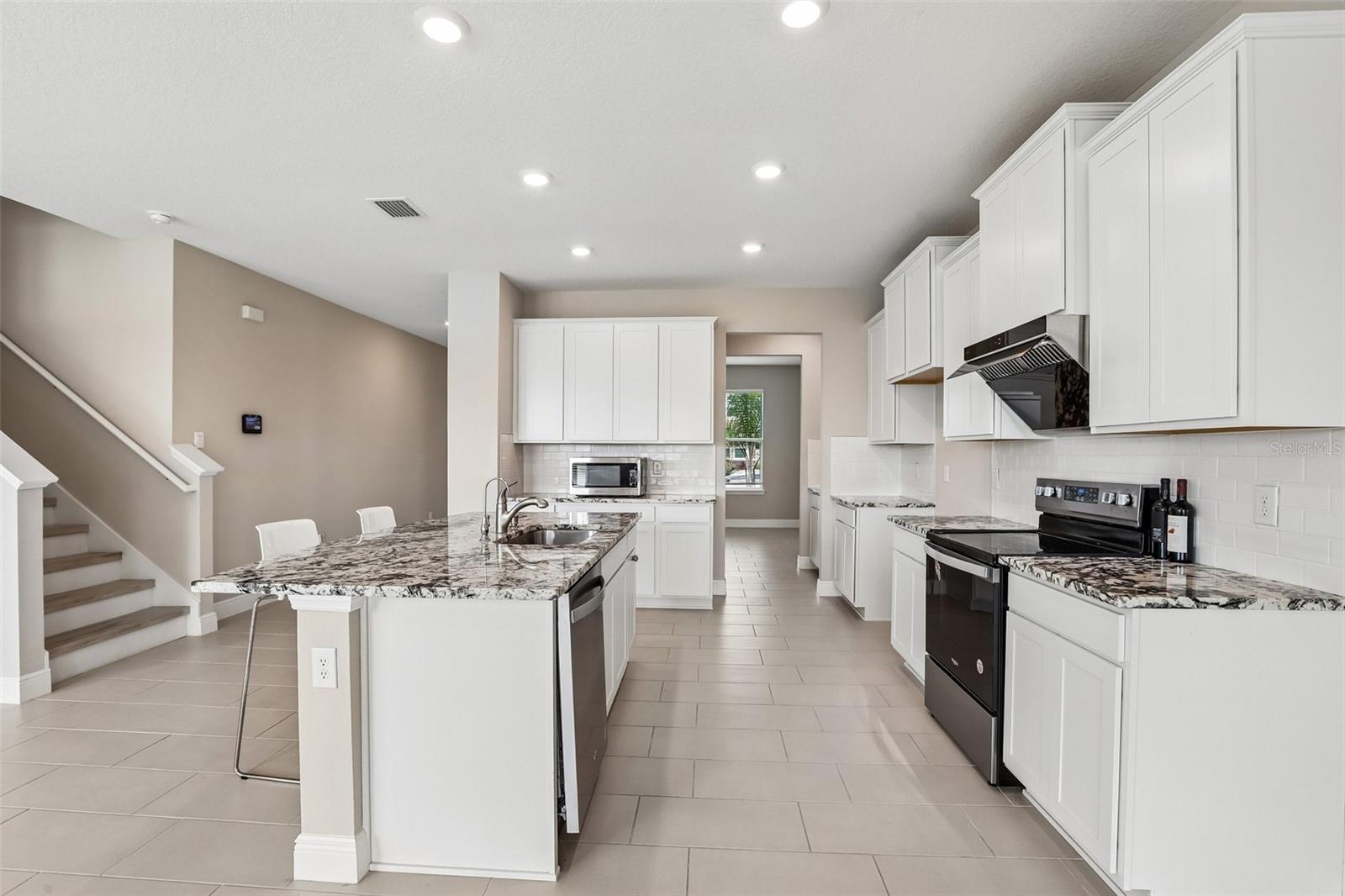 MANGROVE MANOR PH 2 - Residential