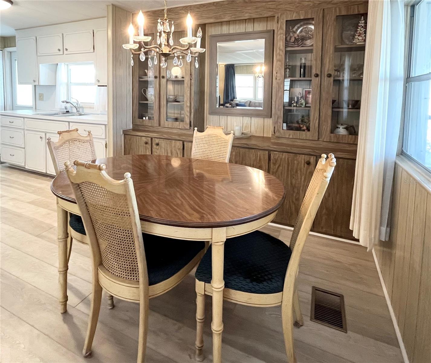 OAKWOOD MANOR - Residential