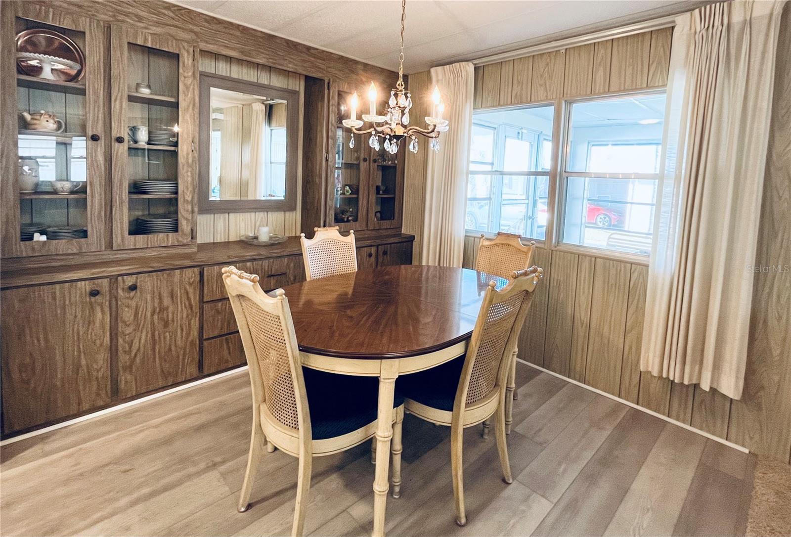OAKWOOD MANOR - Residential