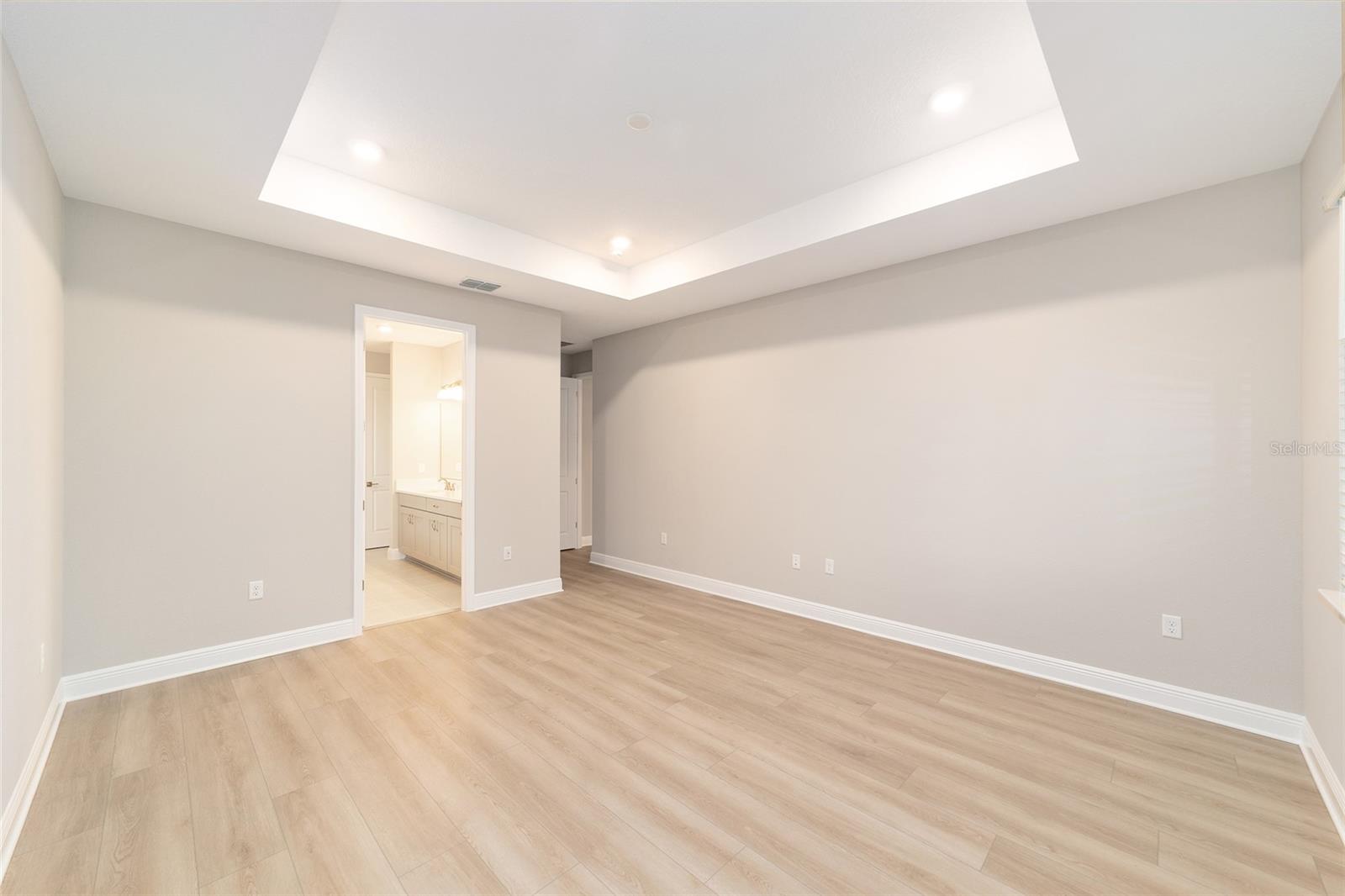 ON TOP OF THE WORLD - Residential Lease