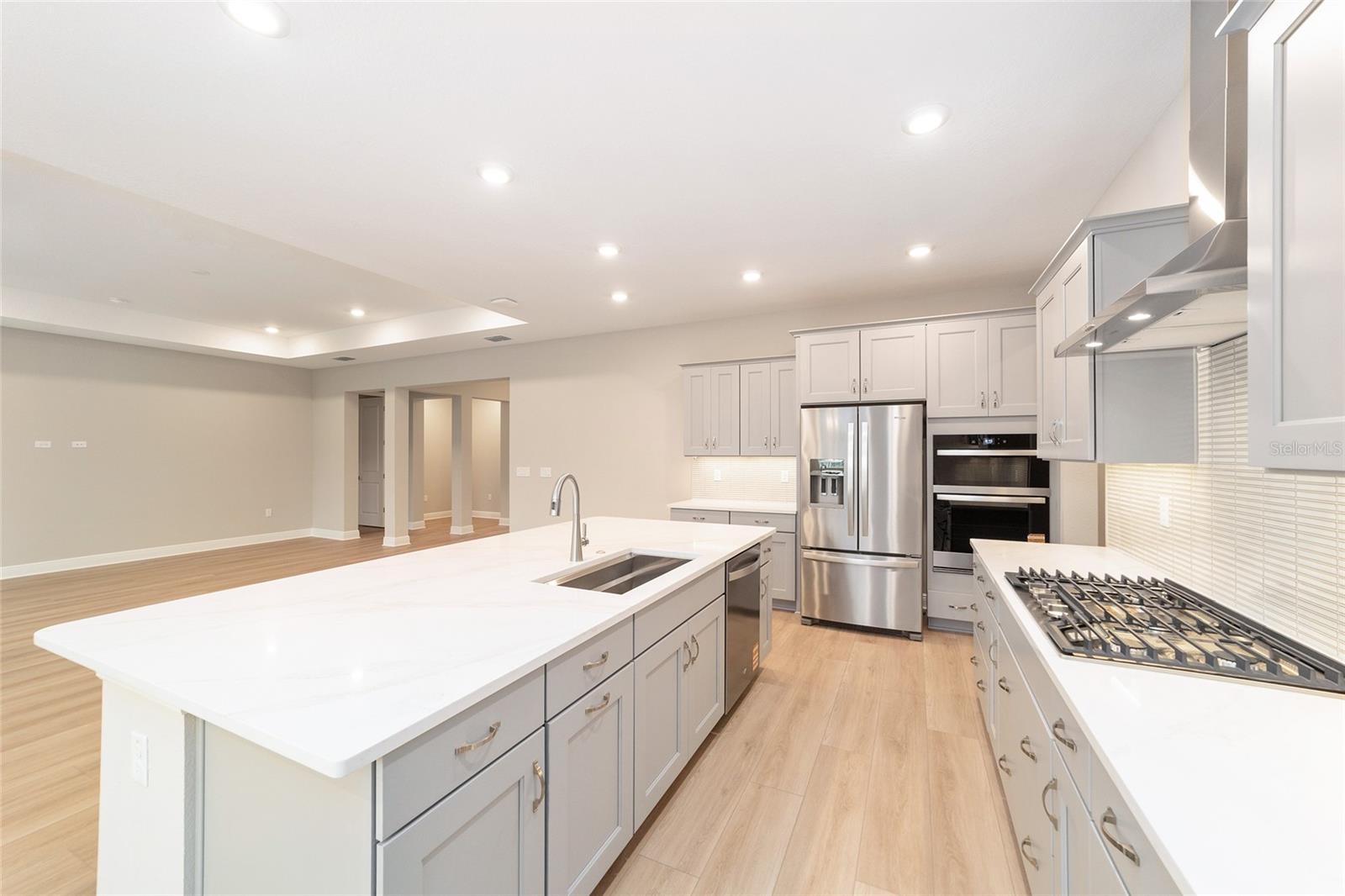 ON TOP OF THE WORLD - Residential Lease