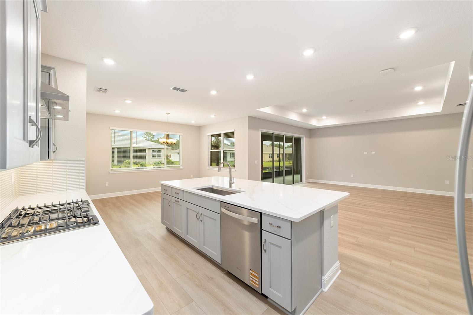 ON TOP OF THE WORLD - Residential Lease
