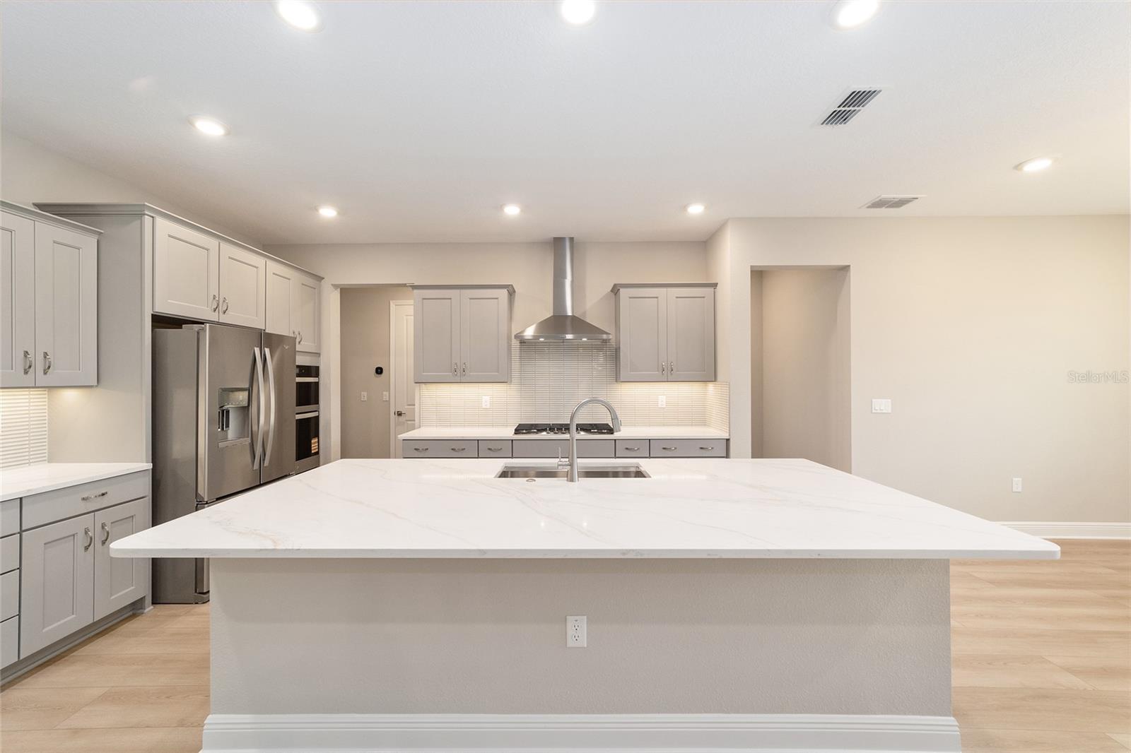 ON TOP OF THE WORLD - Residential Lease