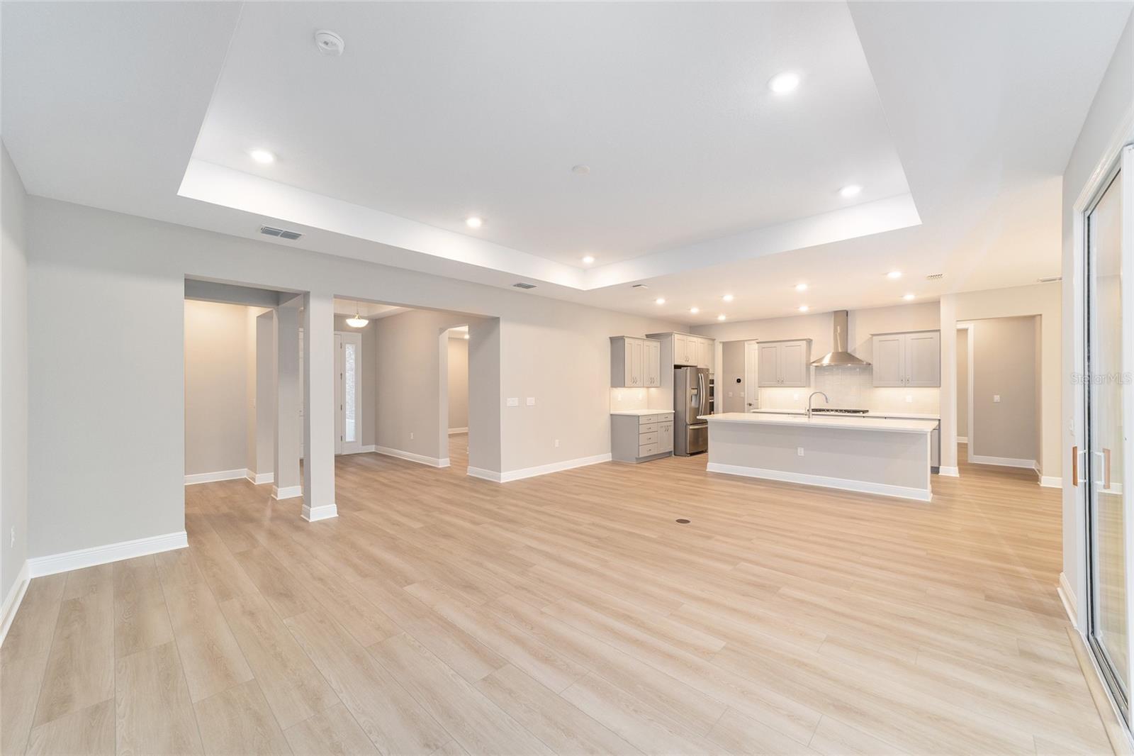 ON TOP OF THE WORLD - Residential Lease