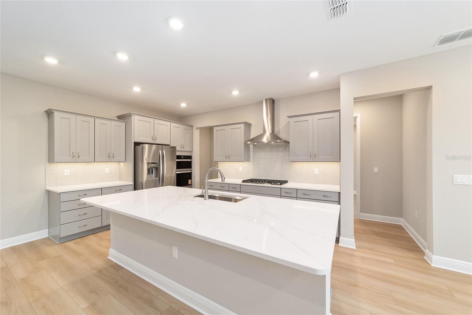 ON TOP OF THE WORLD - Residential Lease