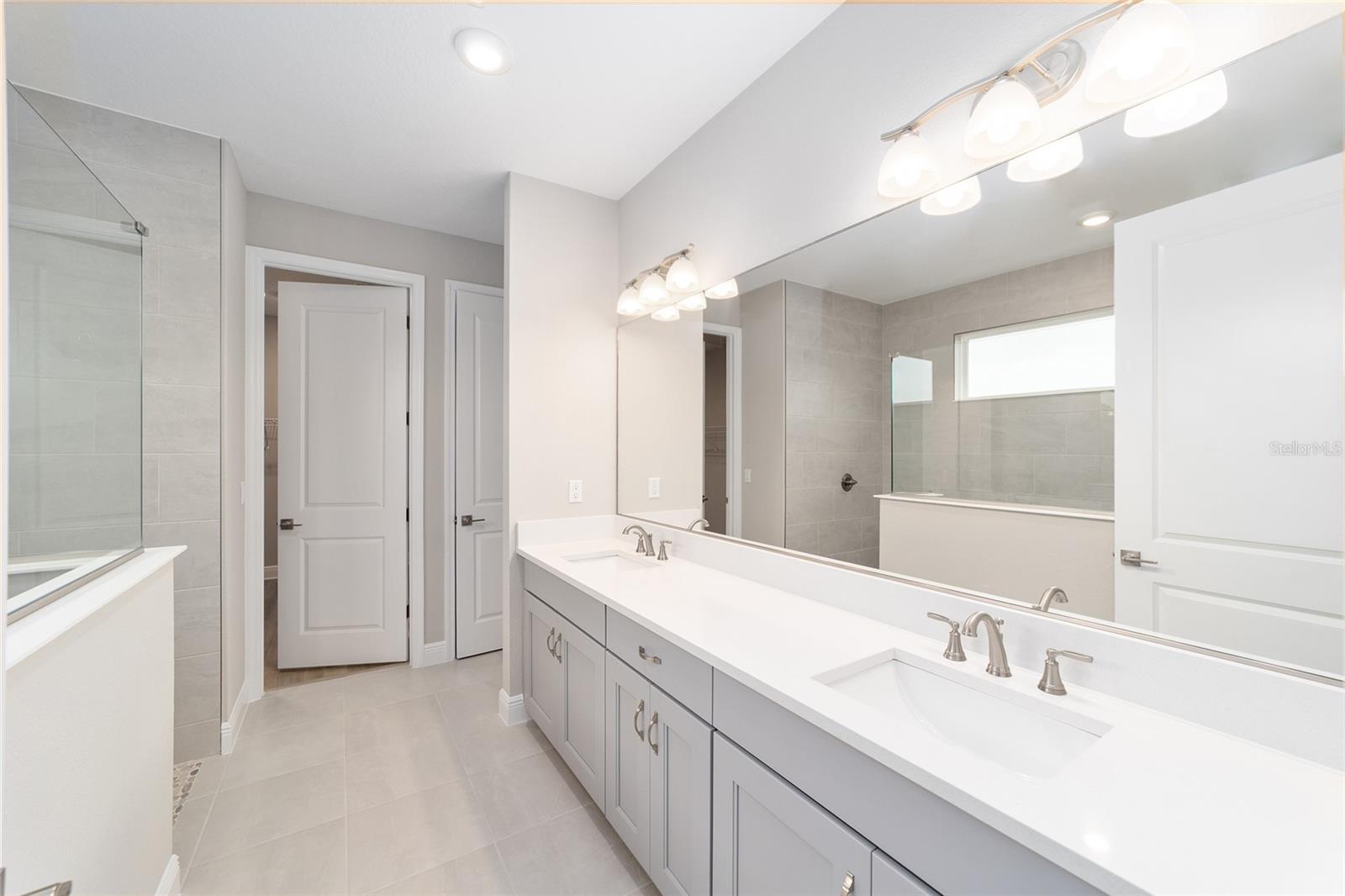 ON TOP OF THE WORLD - Residential Lease