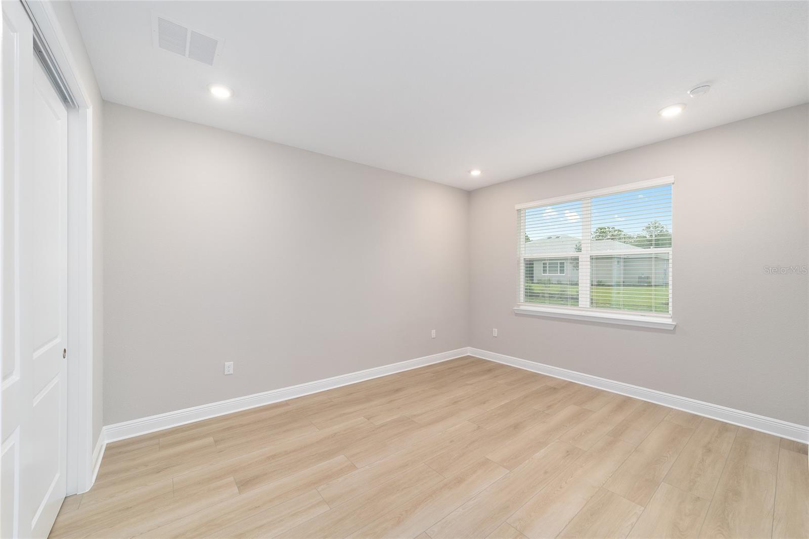 ON TOP OF THE WORLD - Residential Lease
