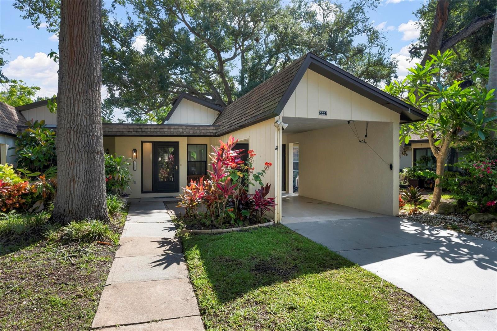 WOODSIDE VLG EAST - Residential